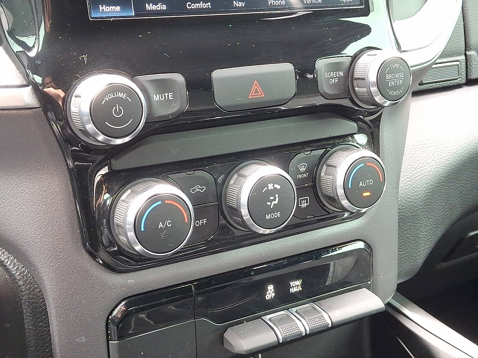 Certified 2022 RAM 1500 Big Horn AWD/4WD image 16