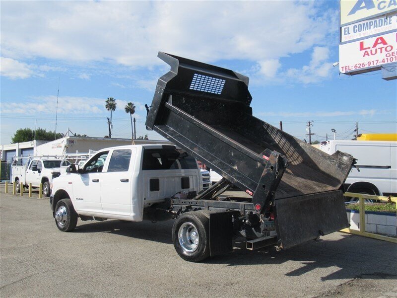 Used 2022 RAM 3500 Tradesman w/ Chrome Appearance Group RWD image 3