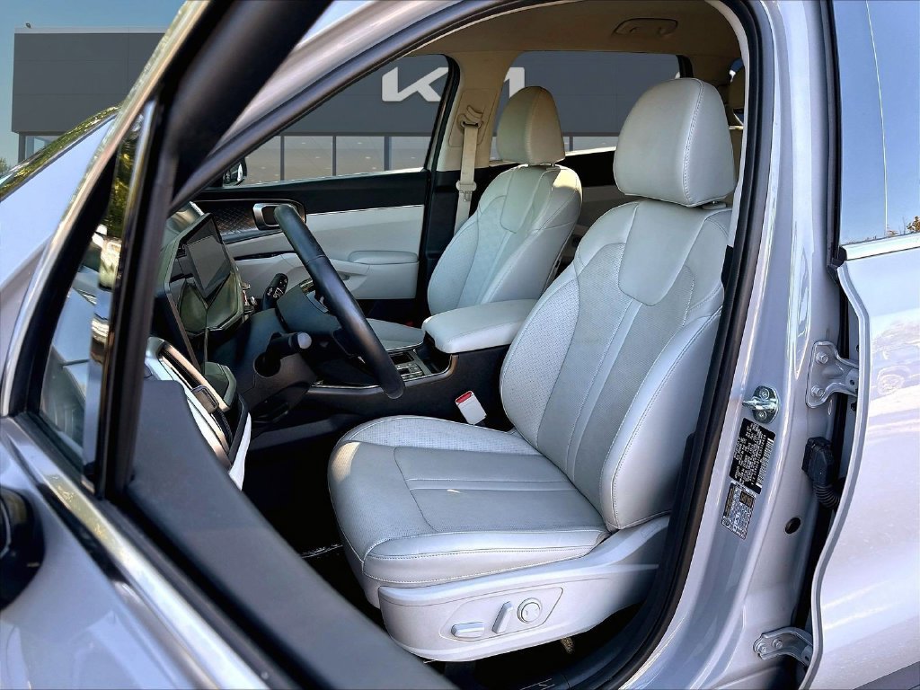 Used 2025 Kia Sorento S AWD/4WD image 24