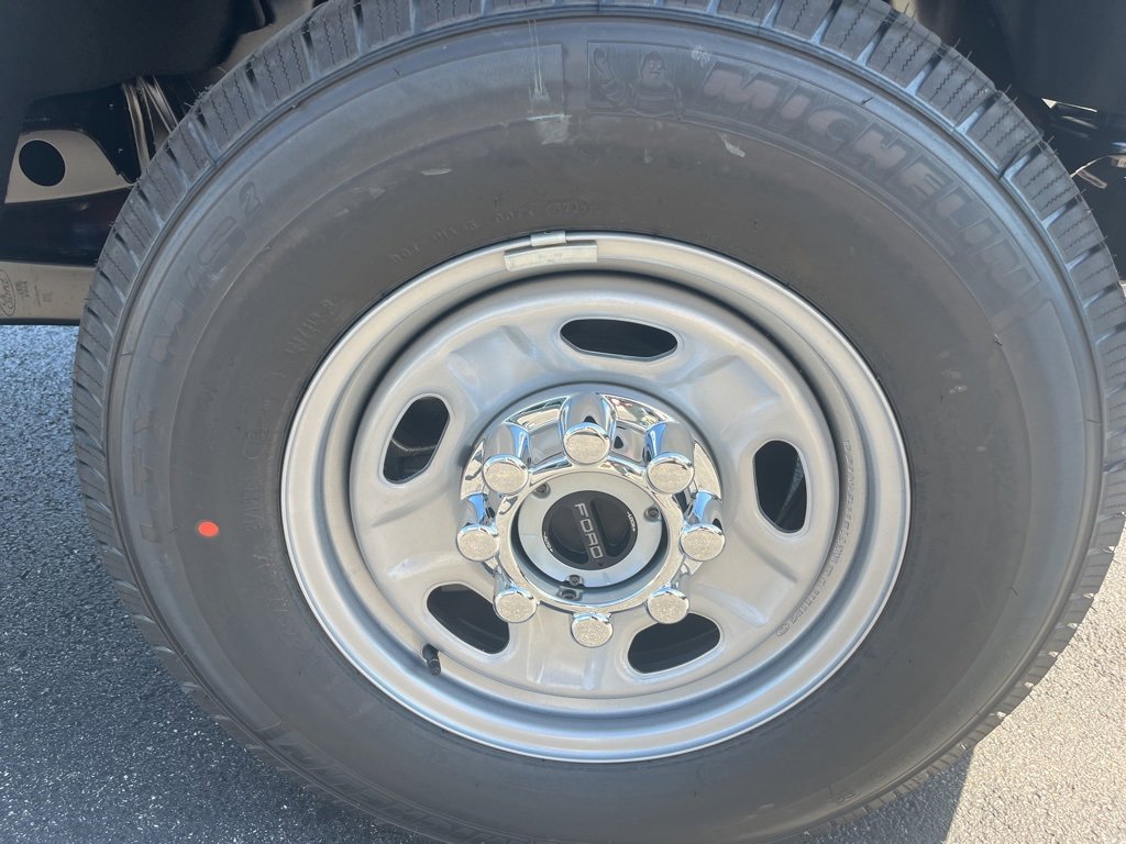 New 2026 Ford F250 XL w/ XL Chrome Package image 9