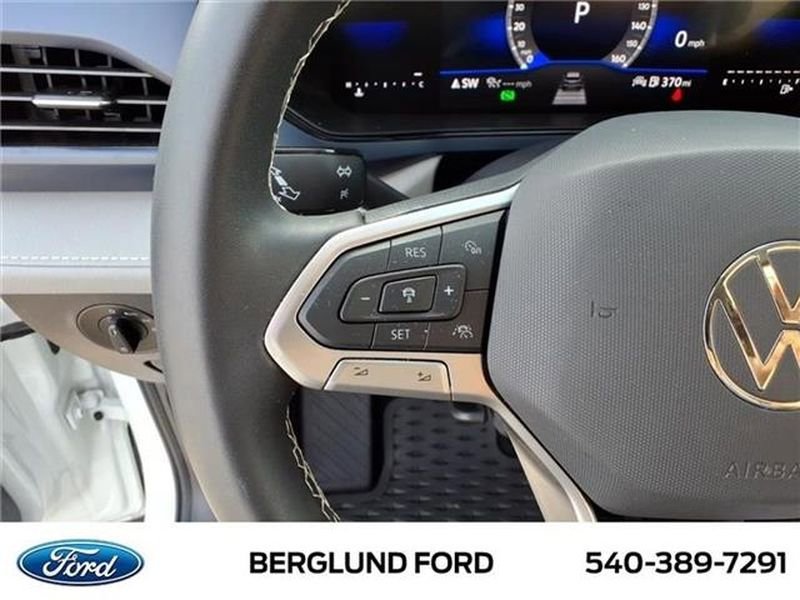 Used 2024 Volkswagen Taos SE image 21