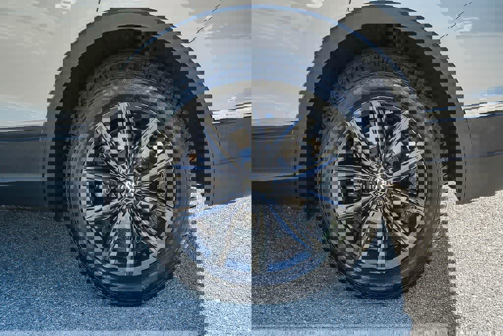 Used 2022 Volkswagen Tiguan SE image 11