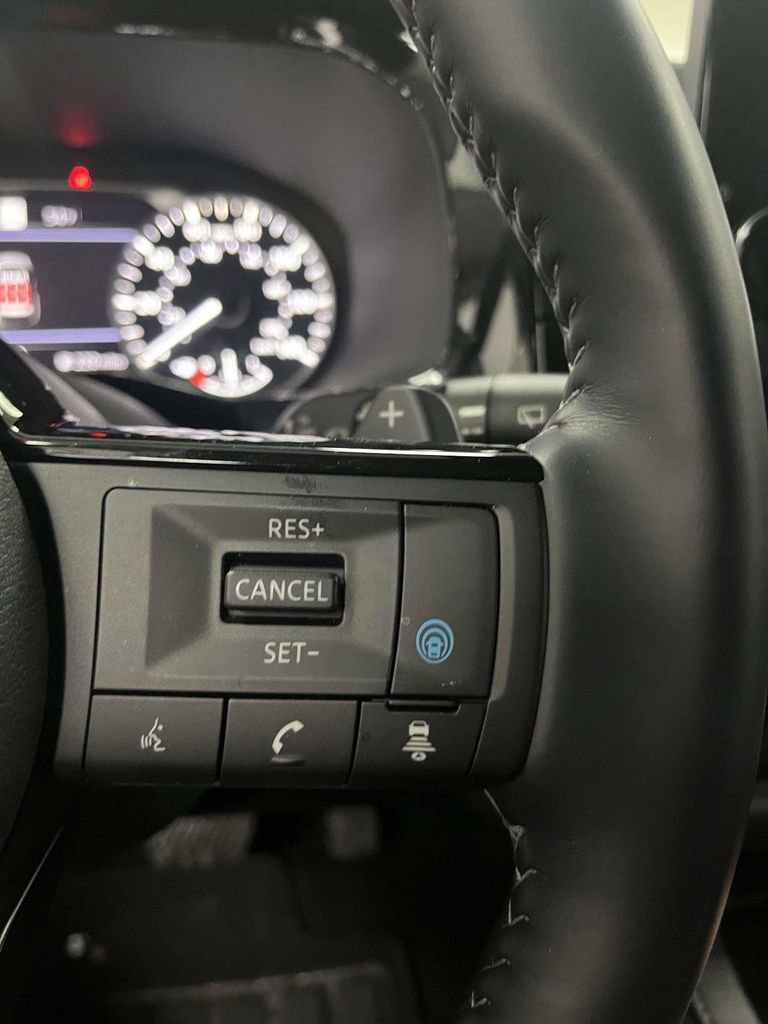 Used 2025 Nissan Pathfinder SL AWD/4WD image 23