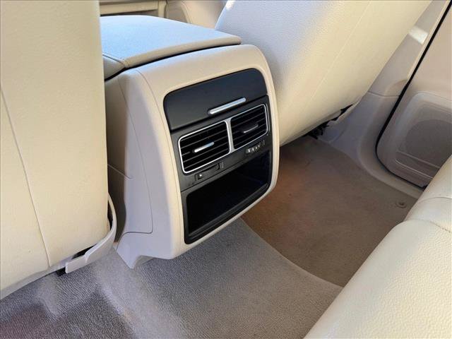 Used 2016 Volkswagen Touareg Sport AWD/4WD image 19