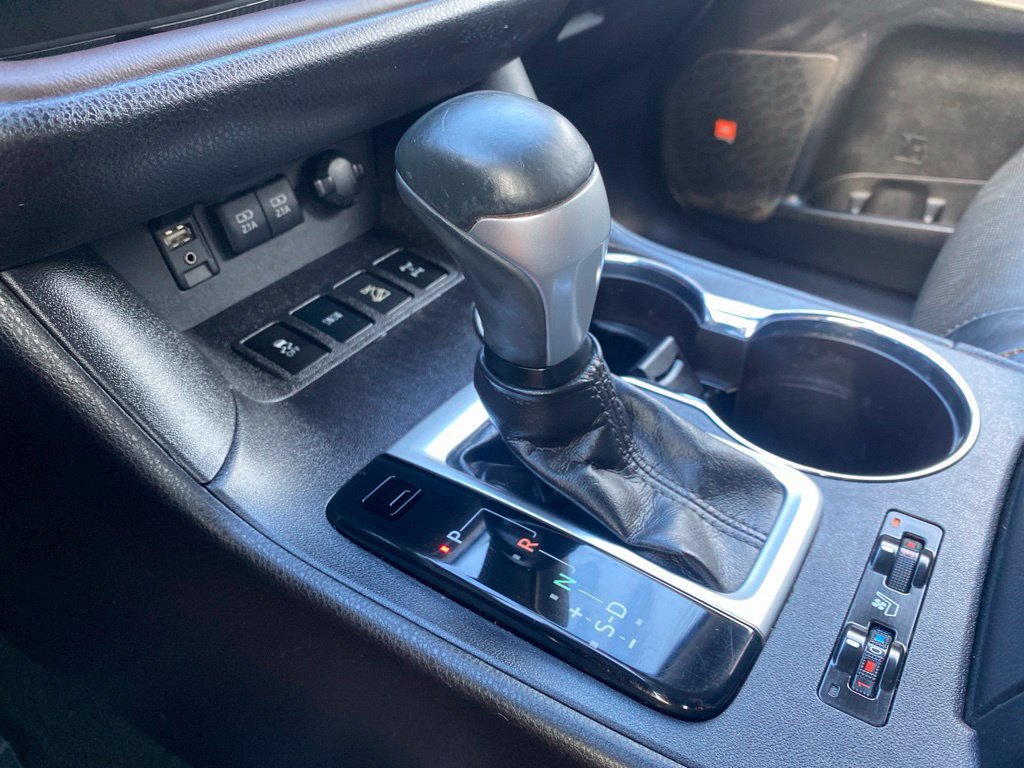 Used 2018 Toyota Highlander Limited w/ Protection Package #3 AWD/4WD image 30