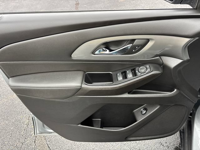 Used 2023 Chevrolet Traverse LT FWD image 11