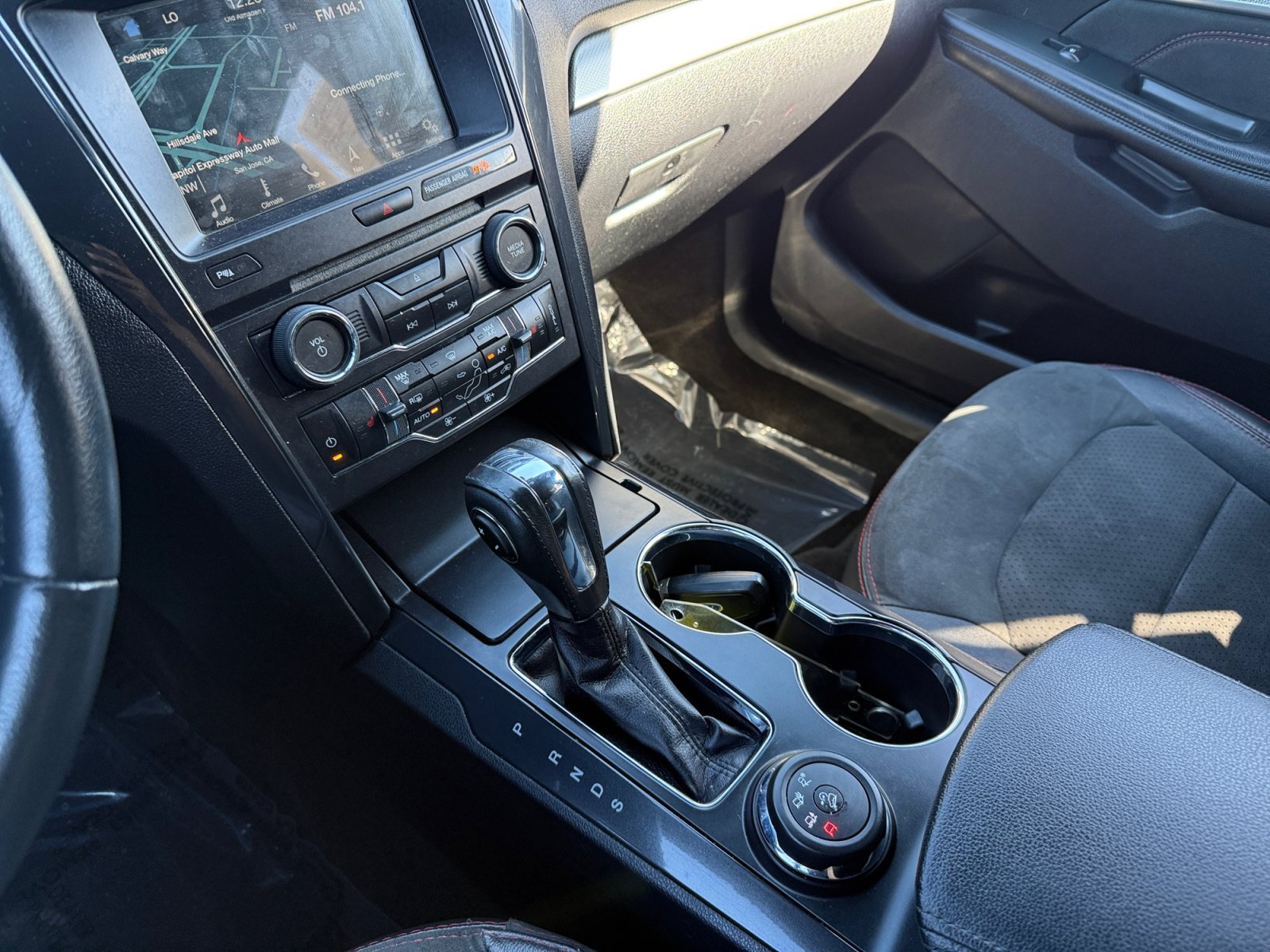 Used 2018 Ford Explorer XLT w/ Equipment Group 202A AWD/4WD image 13