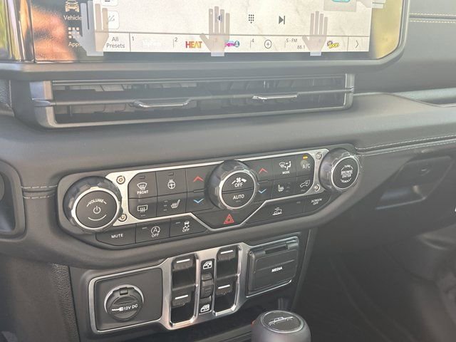 New 2025 Jeep Gladiator Sport w/ Premium Package image 25