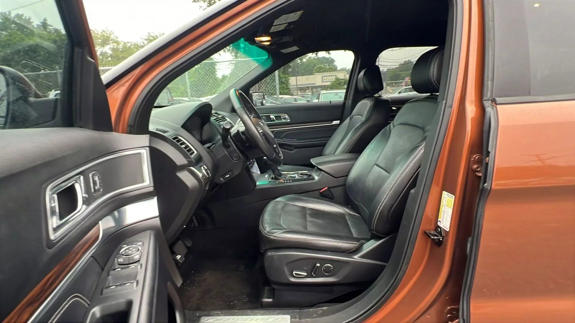 Used 2017 Ford Explorer Limited image 28