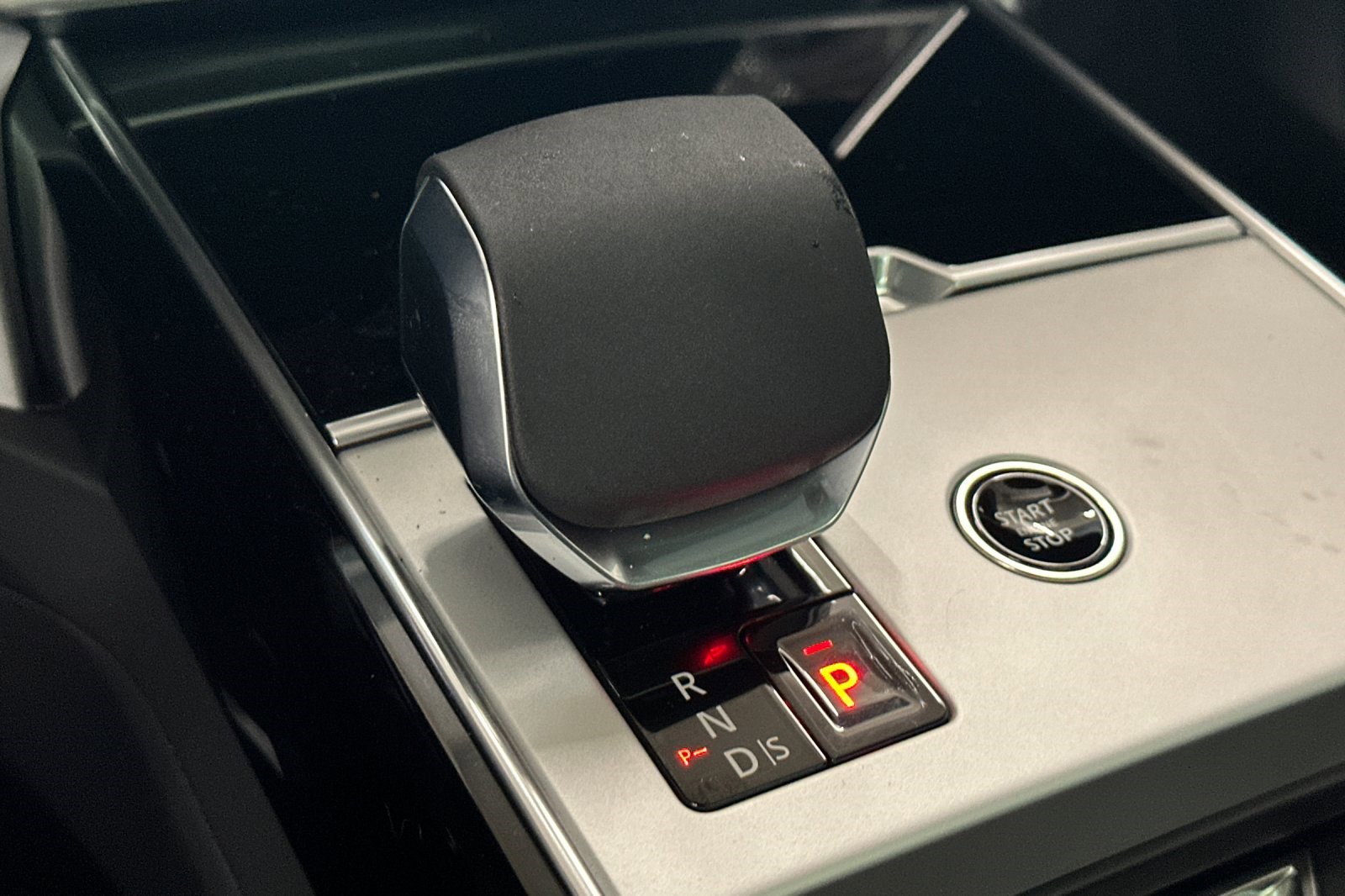 New 2026 Land Rover Range Rover SE image 22