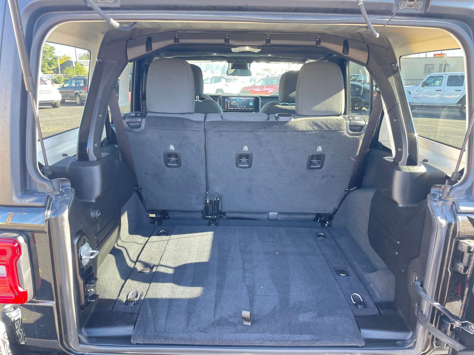 Used 2025 Jeep Wrangler Unlimited Rubicon image 31