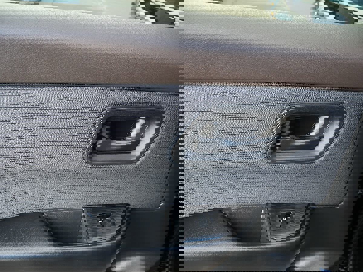 Used 2023 Nissan Rogue S image 23