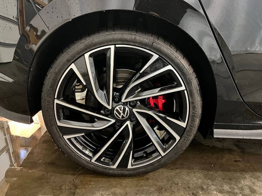 Certified 2024 Volkswagen GTI Autobahn image 31