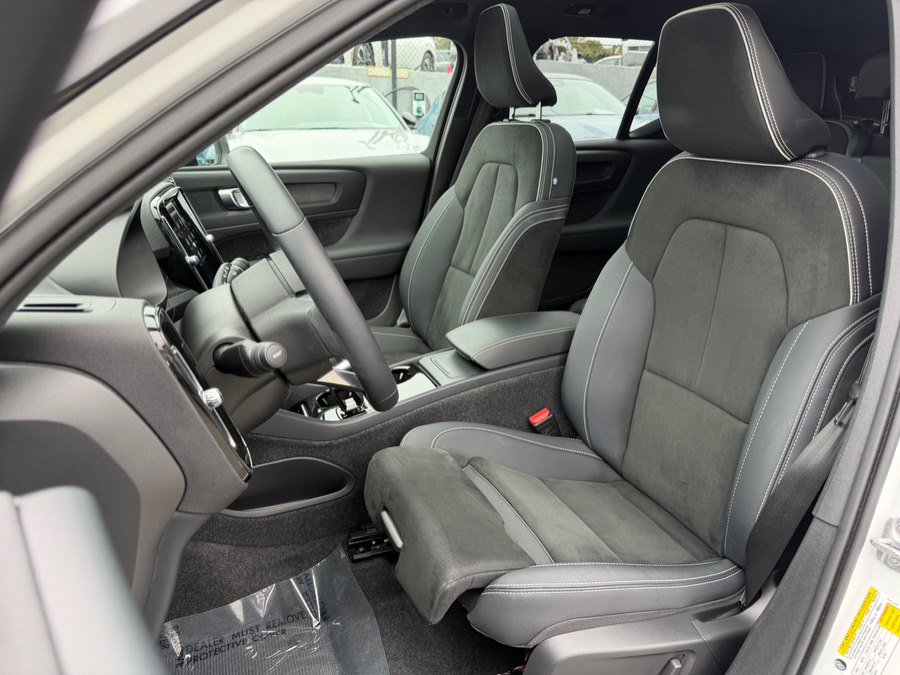 Used 2023 Volvo XC40 Recharge Plus AWD/4WD image 18