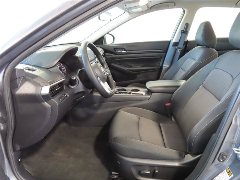 Used 2025 Nissan Altima 2.5 SV FWD image 16