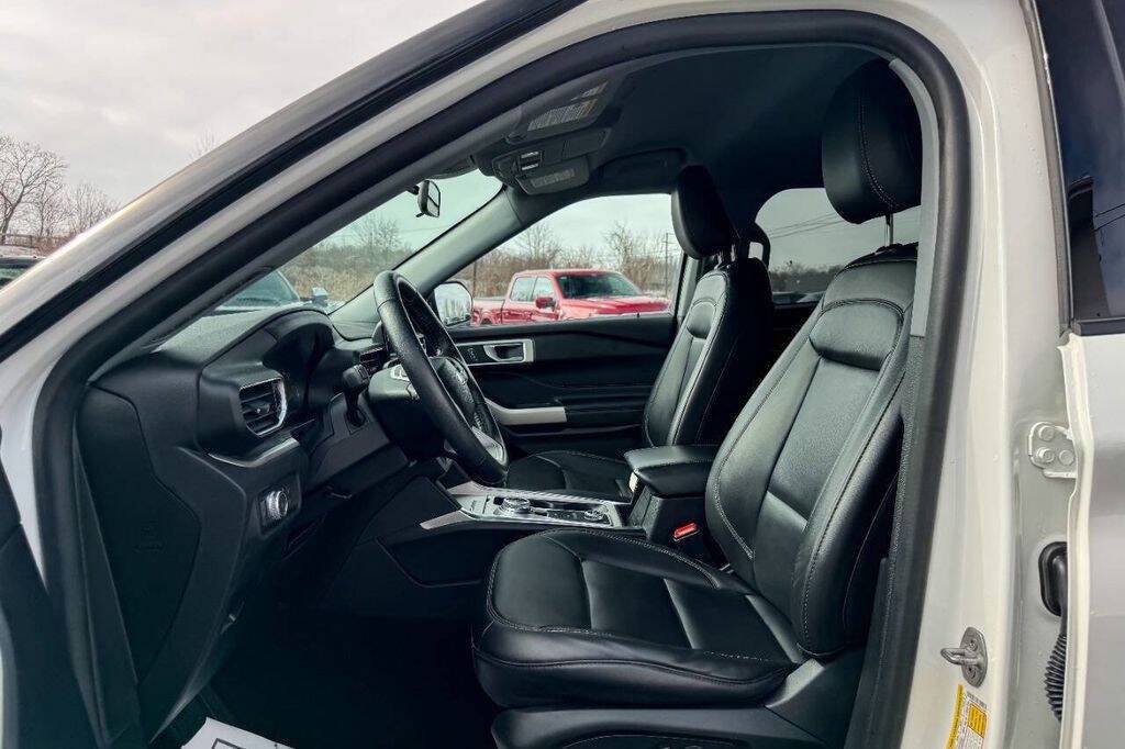 Used 2022 Ford Explorer XLT w/ Equipment Group 202A AWD/4WD image 20