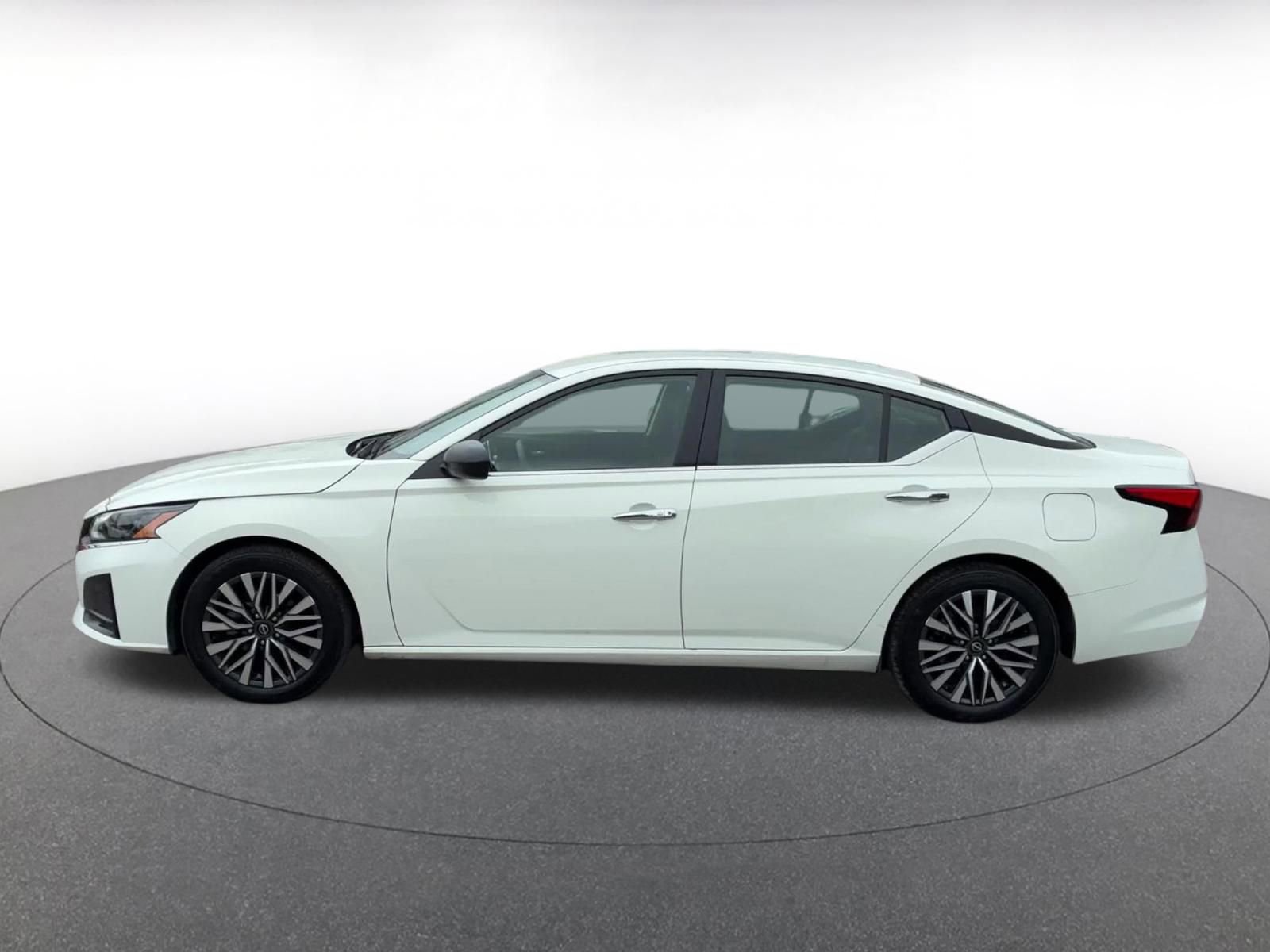 Used 2025 Nissan Altima 2.5 SV image 8
