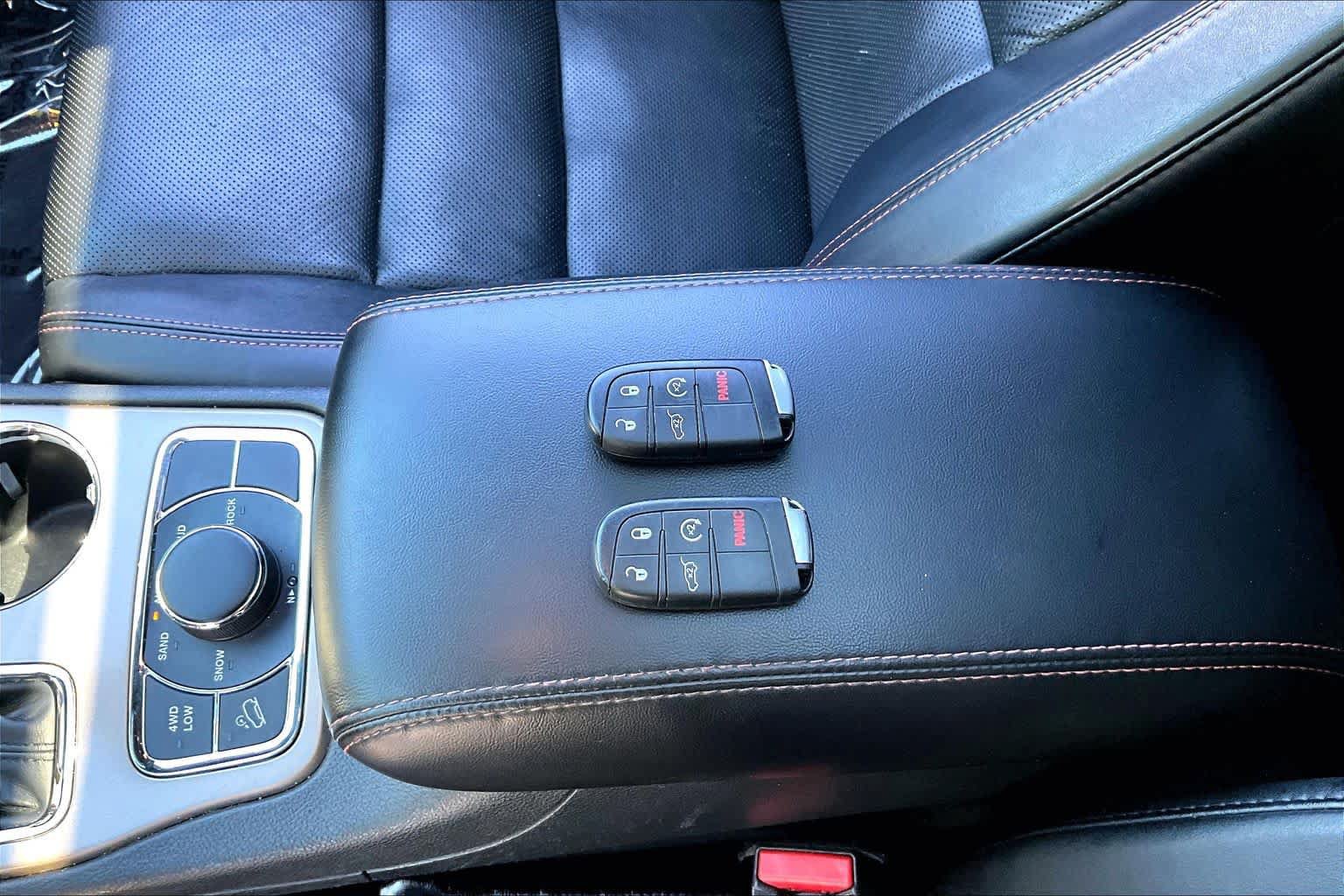 Used 2016 Jeep Grand Cherokee Limited 75th Anniversary AWD/4WD image 15