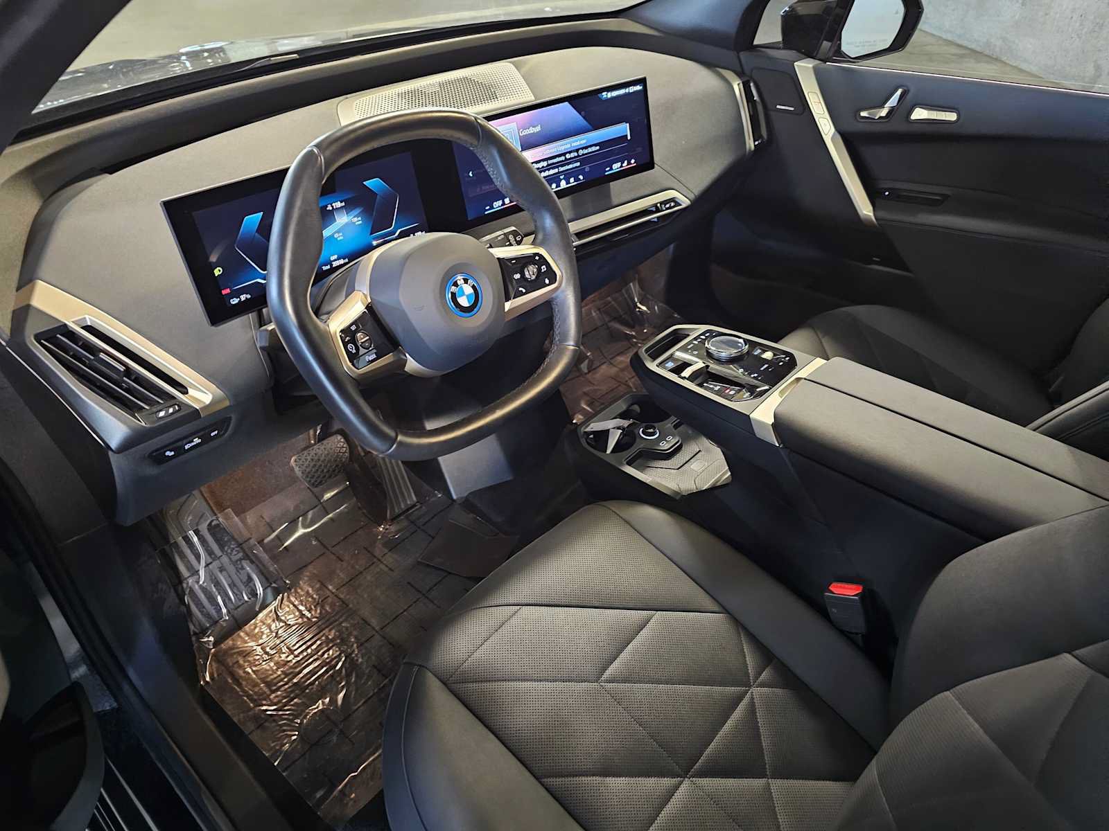 Used 2024 BMW iX xDrive50 w/ Premium Package AWD/4WD image 2