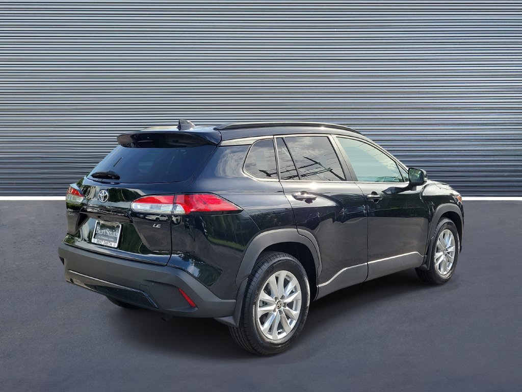 Used 2025 Toyota Corolla Cross LE w/ Moonroof Package FWD image 3