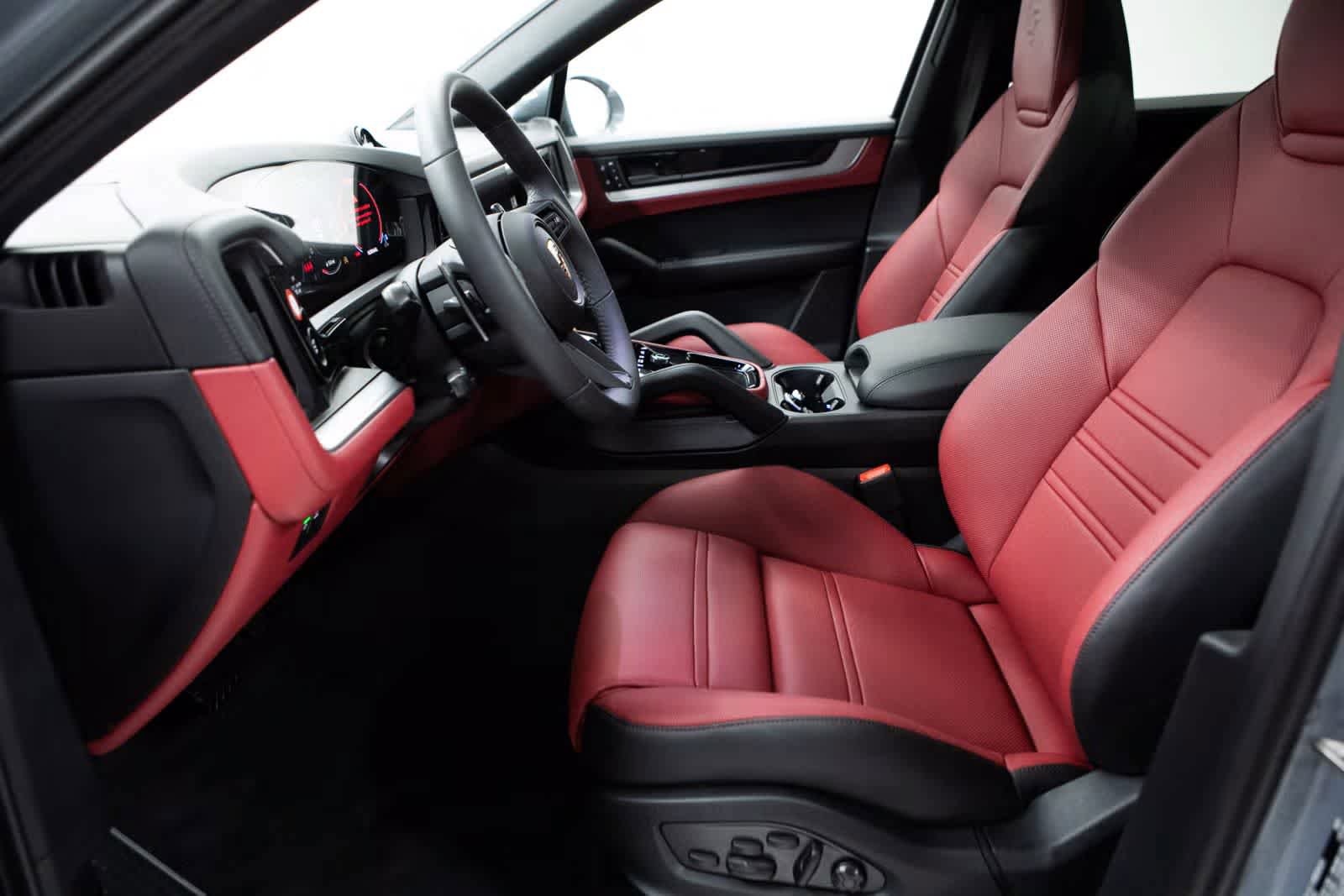 Certified 2025 Porsche Cayenne Coupe image 23
