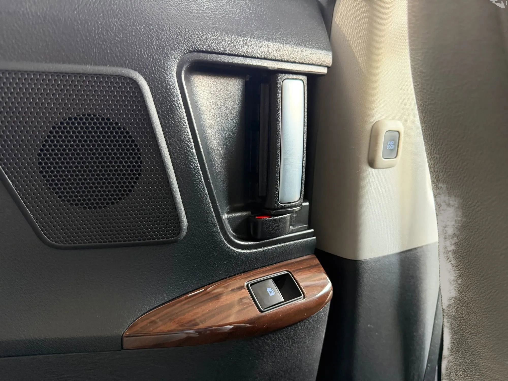 Used 2018 Toyota Sienna Limited Premium image 35