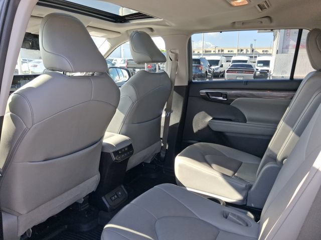 Used 2021 Toyota Highlander Limited AWD/4WD image 5