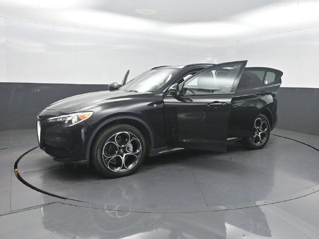Used 2023 Alfa Romeo Stelvio Ti AWD/4WD image 35