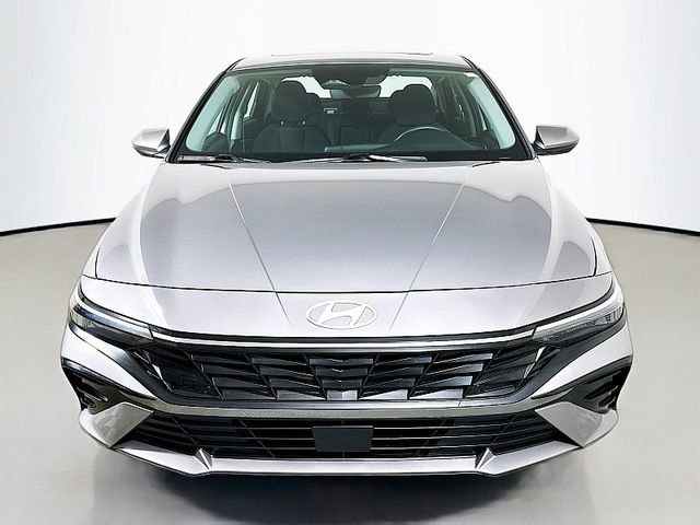 Used 2024 Hyundai Elantra SEL w/ Convenience Package FWD image 2
