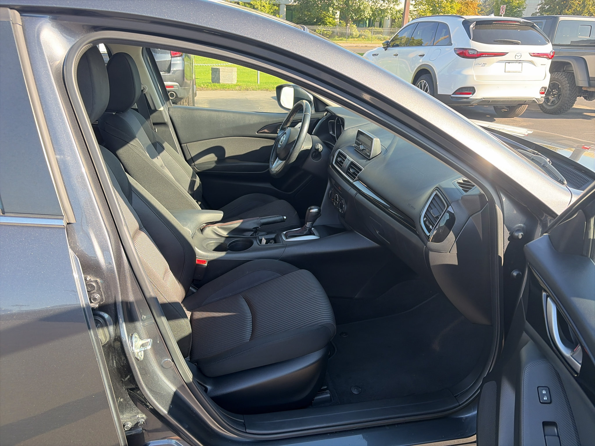 Used 2014 MAZDA MAZDA3 i Touring FWD image 18