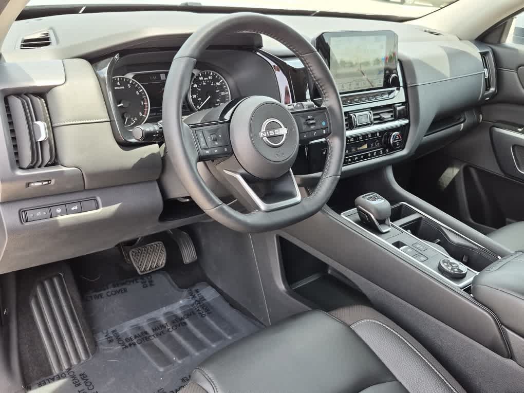 Used 2023 Nissan Pathfinder SL w/ Lighting Package (N92) AWD/4WD image 13