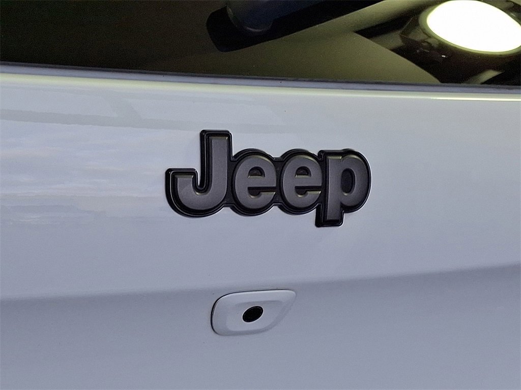 Used 2015 Jeep Cherokee Trailhawk w/ Cold Weather Group image 33