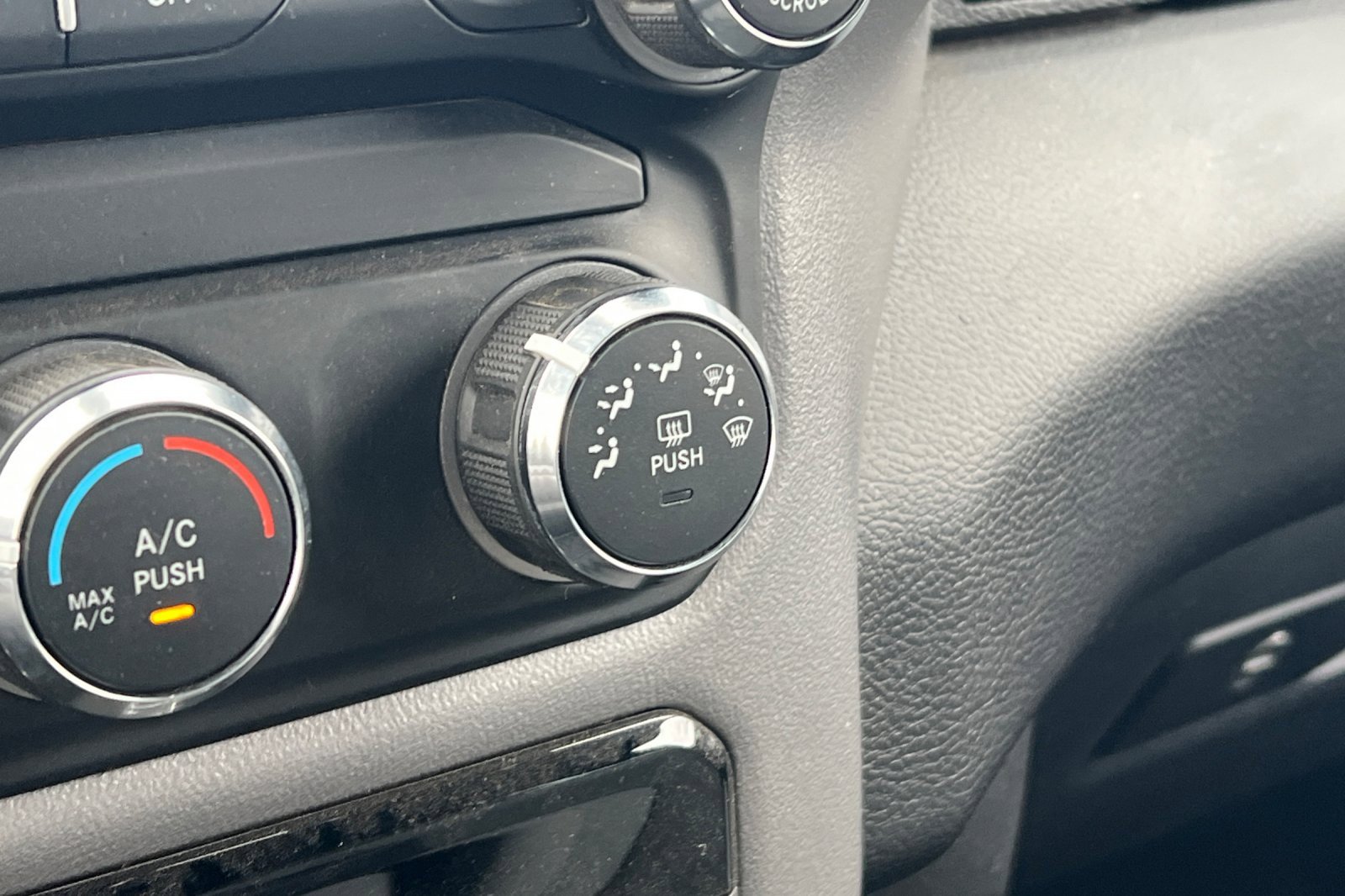 Used 2024 RAM 3500 Big Horn image 29