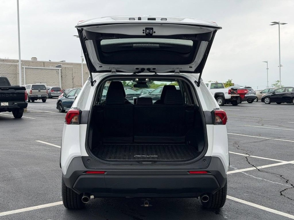 Certified 2024 Toyota RAV4 LE AWD/4WD image 7