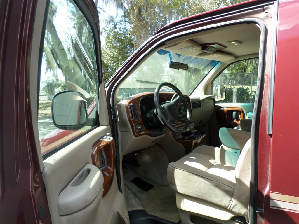 Used 2000 Chevrolet Express 1500 RWD image 12