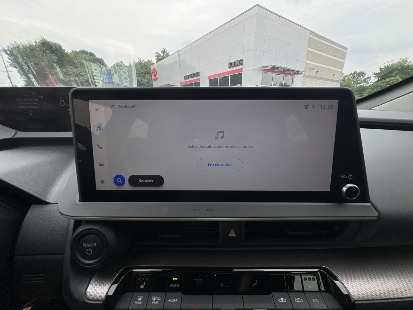 Used 2025 Toyota Prius XLE AWD/4WD image 18