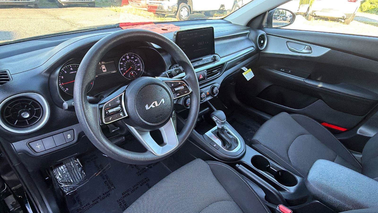 Used 2024 Kia Forte LX FWD image 4