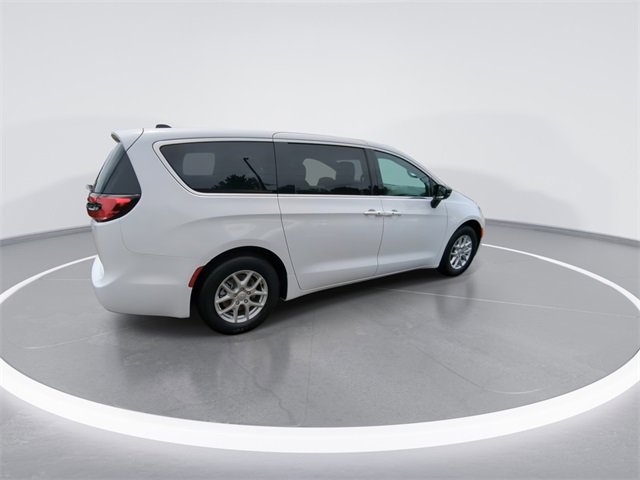 New 2026 Chrysler Pacifica Select image 8