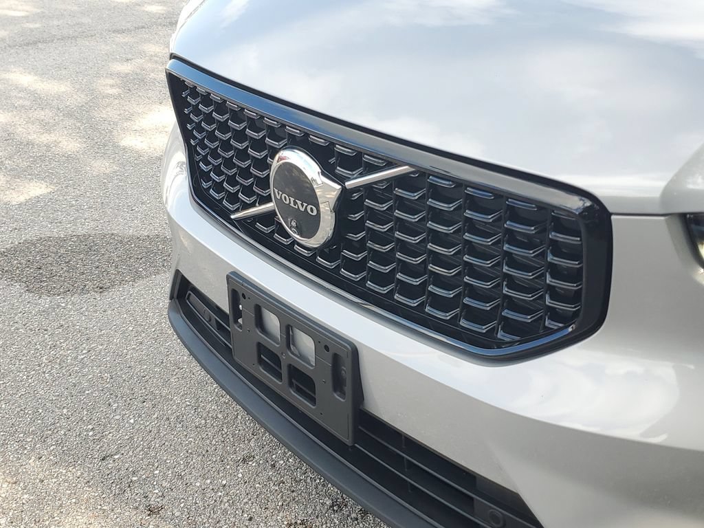 Used 2025 Volvo XC40 B5 Plus AWD/4WD image 11