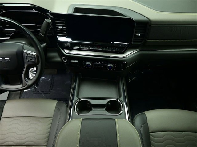 Used 2024 Chevrolet Silverado 2500 ZR2 w/ Technology Package image 6