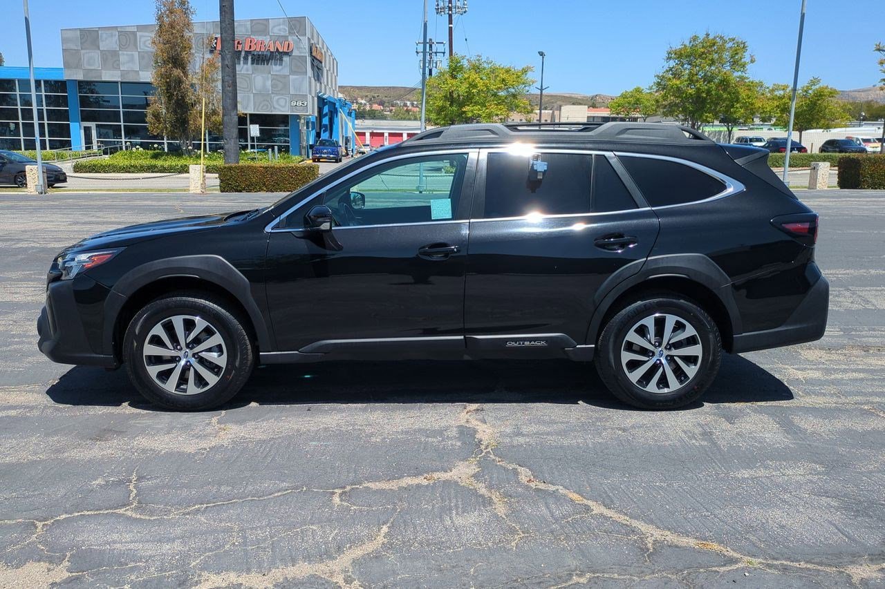 Used 2024 Subaru Outback Premium AWD/4WD image 9