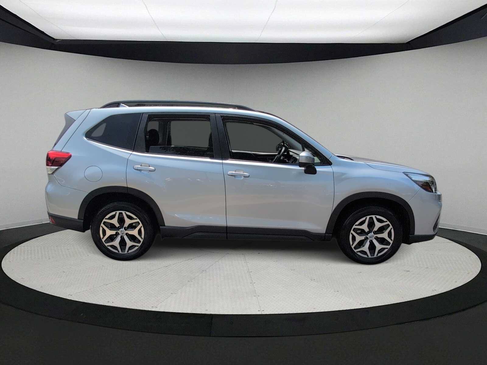 Used 2020 Subaru Forester Premium AWD/4WD image 9