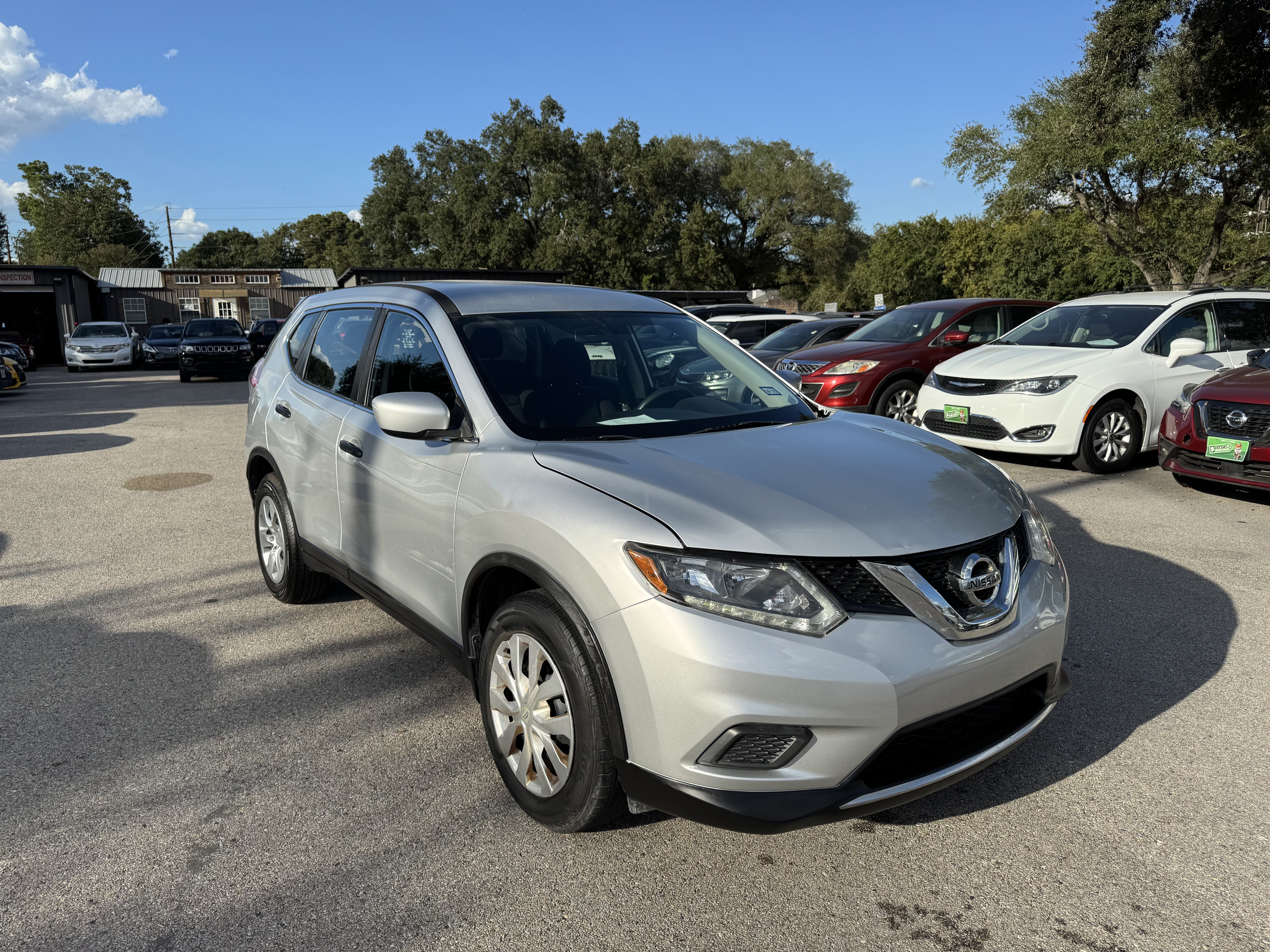 Used 2016 Nissan Rogue S FWD image 2