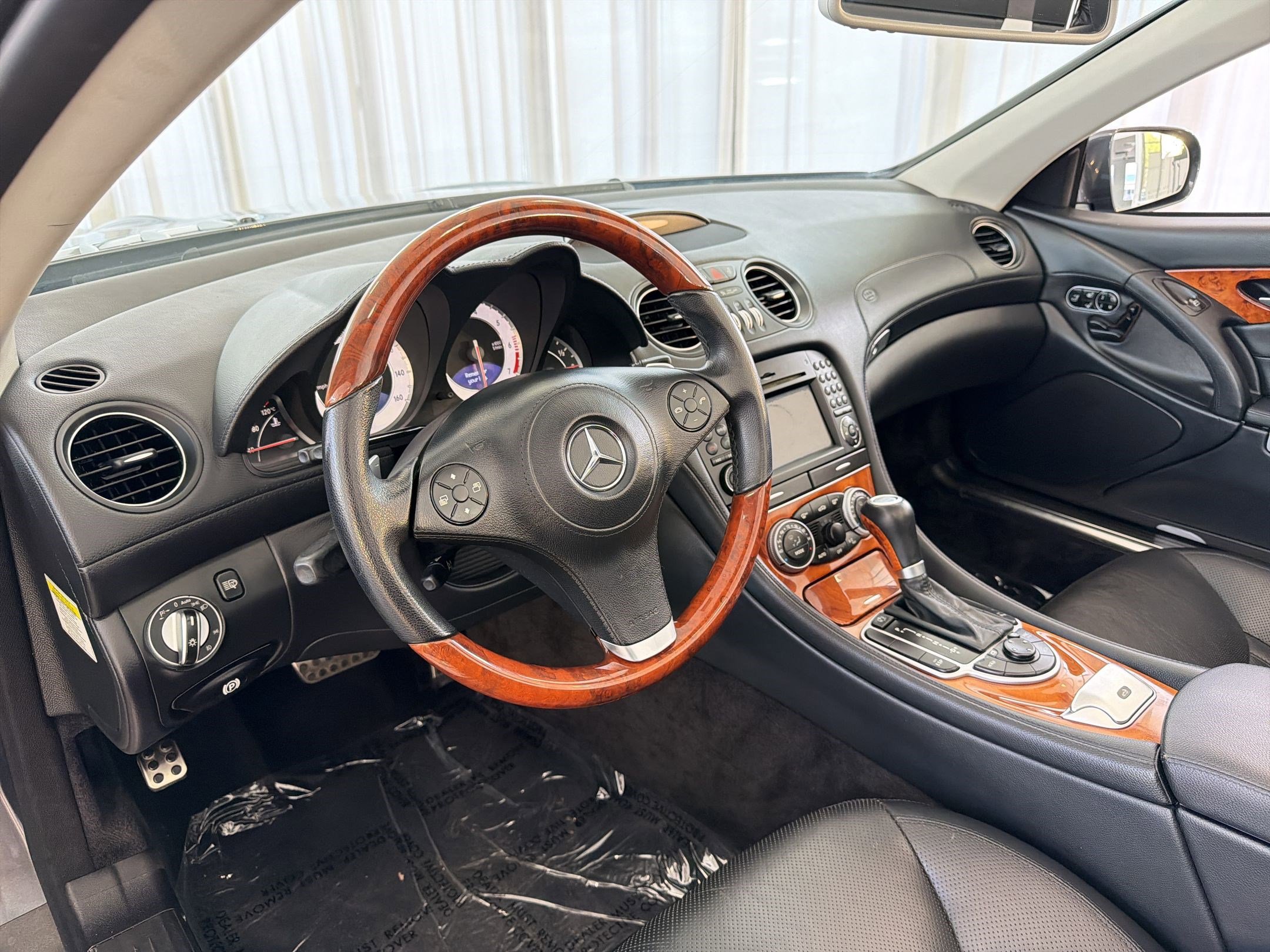 Used 2009 Mercedes-Benz SL 550 image 4