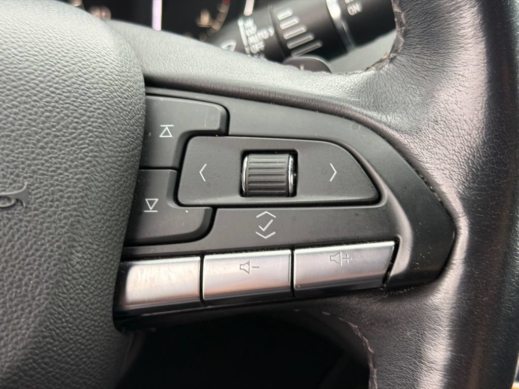 Used 2022 Cadillac XT4 Premium Luxury w/ Safety Alert Package FWD image 26