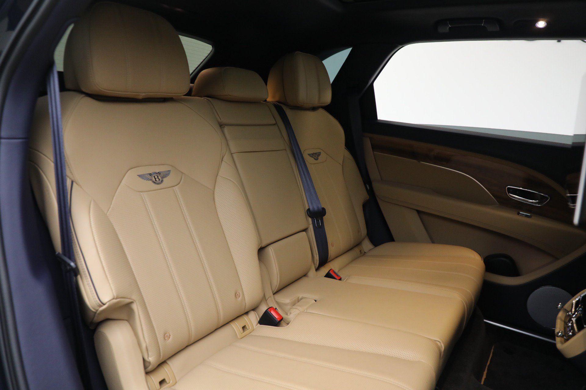 Certified 2024 Bentley Bentayga Extended Wheelbase AWD/4WD image 27
