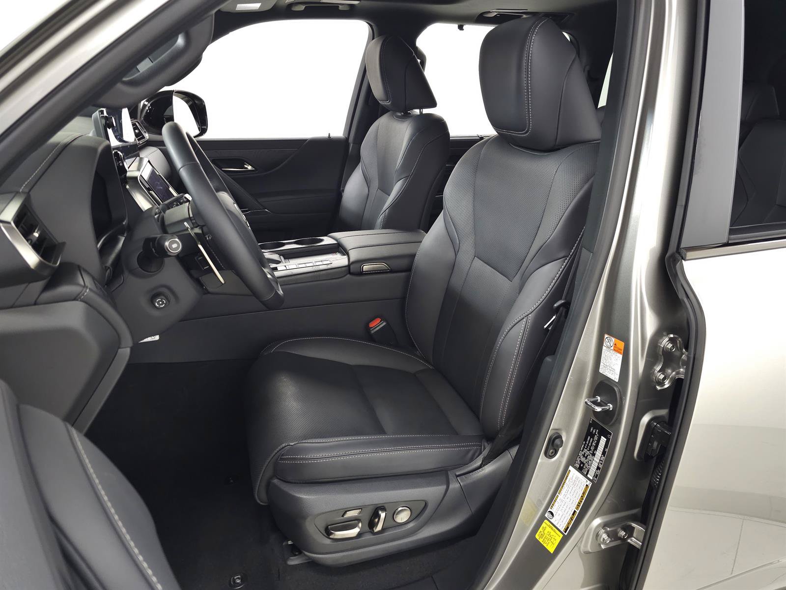 Certified 2025 Lexus LX 600 4WD w/ Interior Upgrade Package image 17
