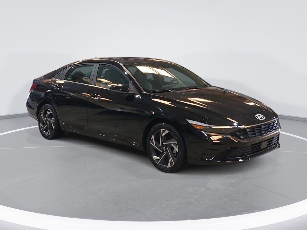 Used 2025 Hyundai Elantra Limited FWD image 3