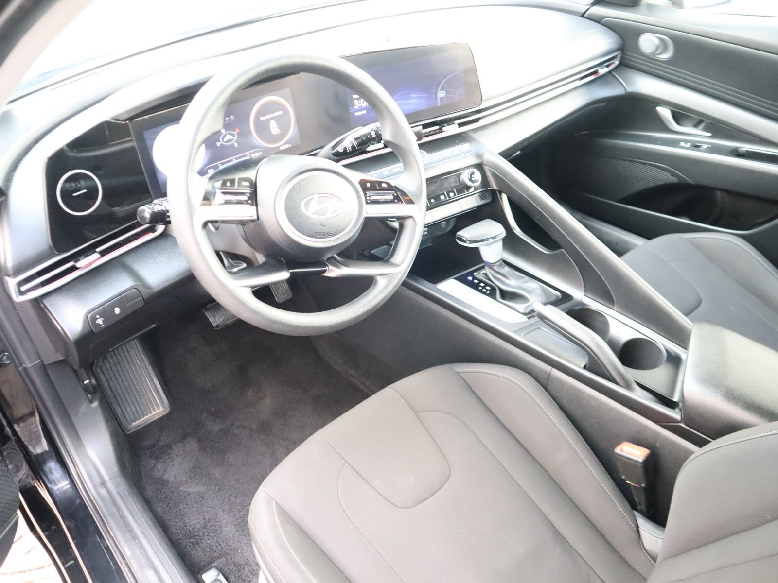 Used 2024 Hyundai Elantra SEL FWD image 18