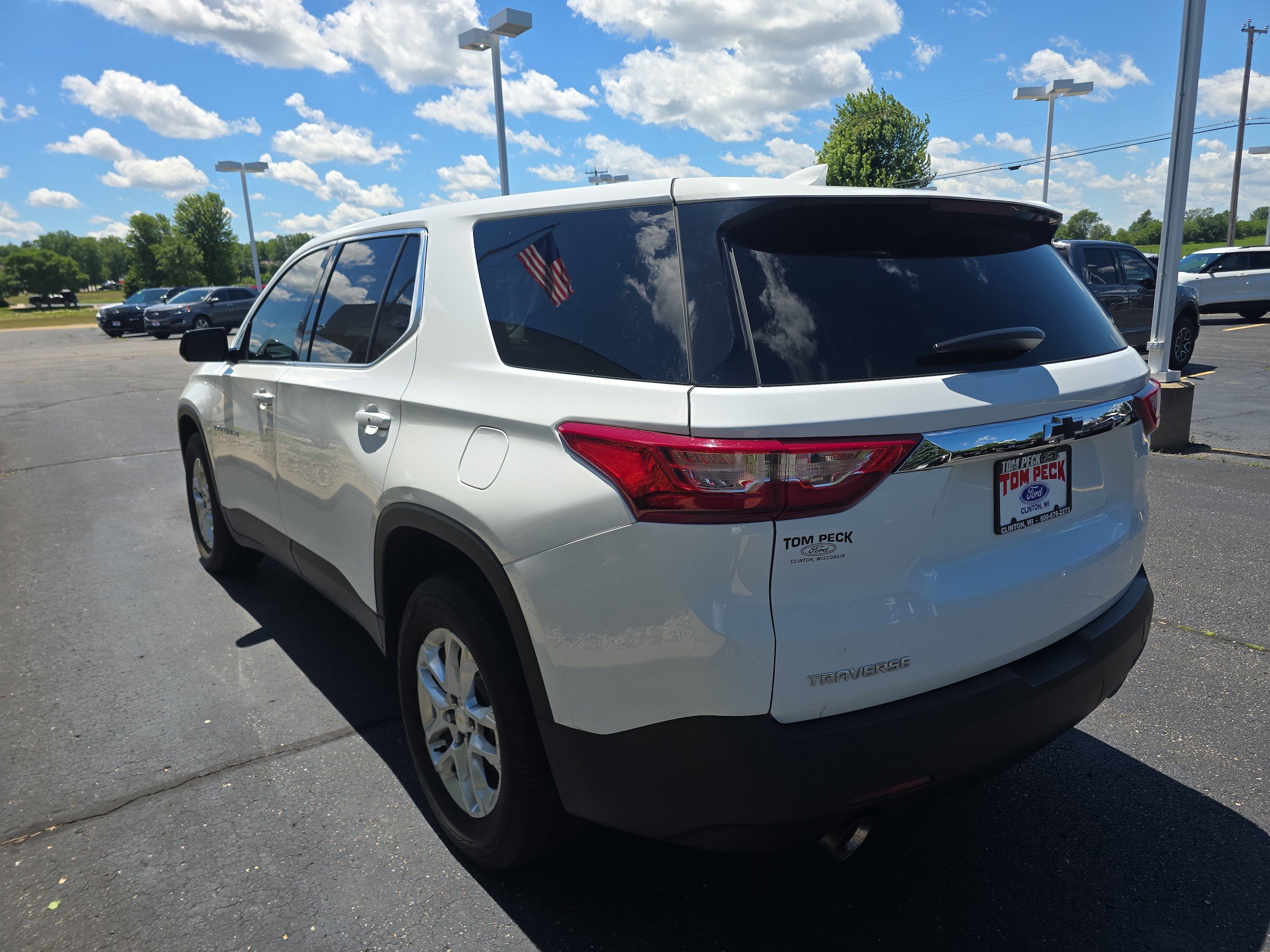 Used 2018 Chevrolet Traverse LS w/ LPO, Blackout Package FWD image 3